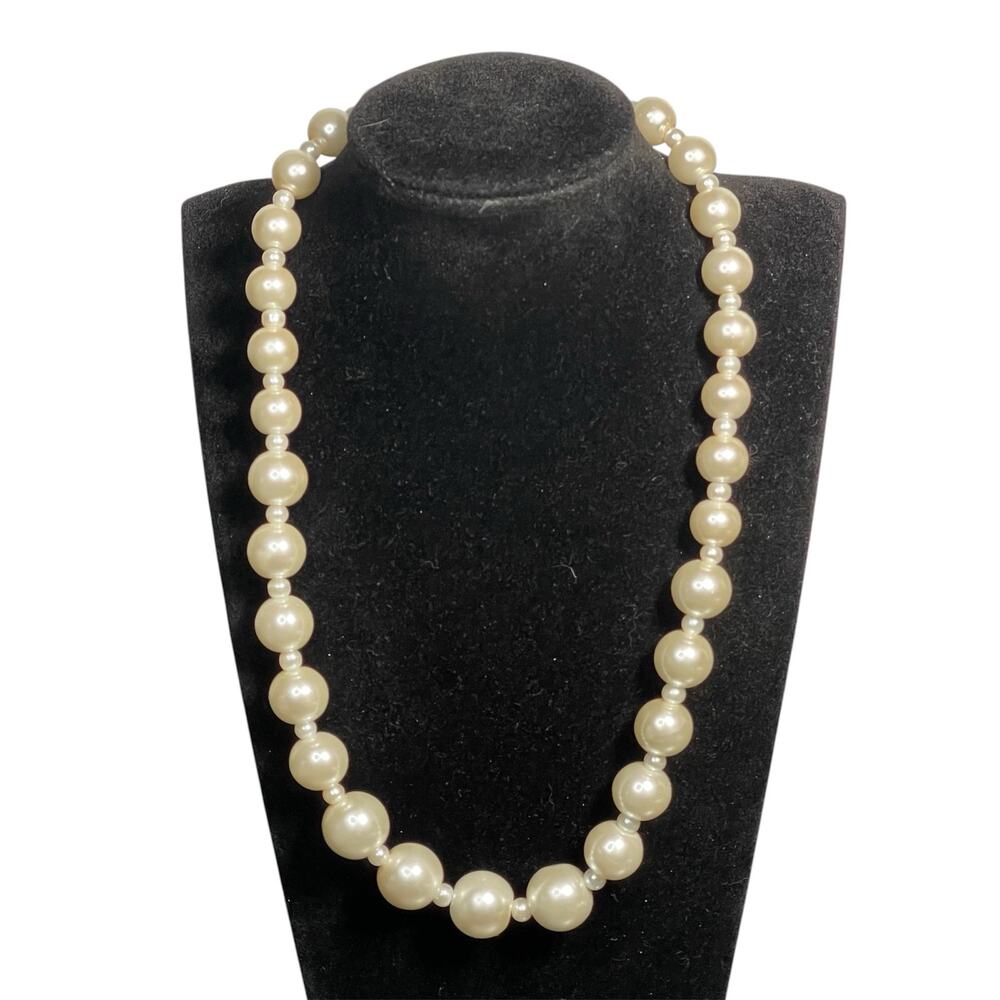 Vintage Chunky White Faux Pearl Statement Necklace Graduated Beaded Design 16 in